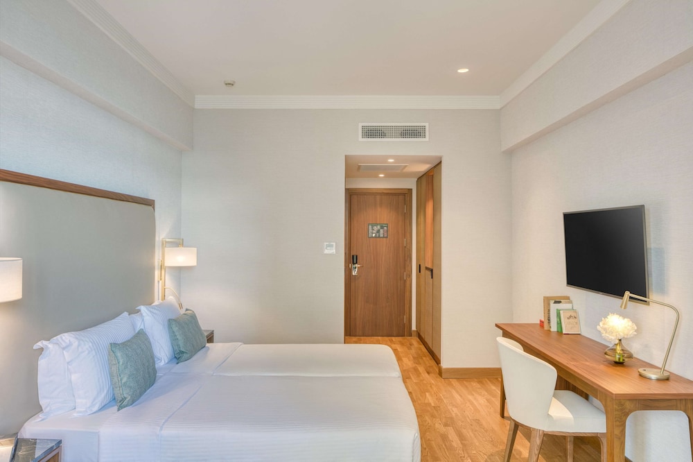 Superior, Queen Bed, Sea View