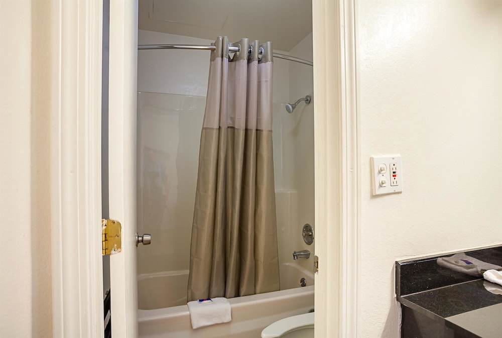 Americas Best Value Inn Bangor 41/43