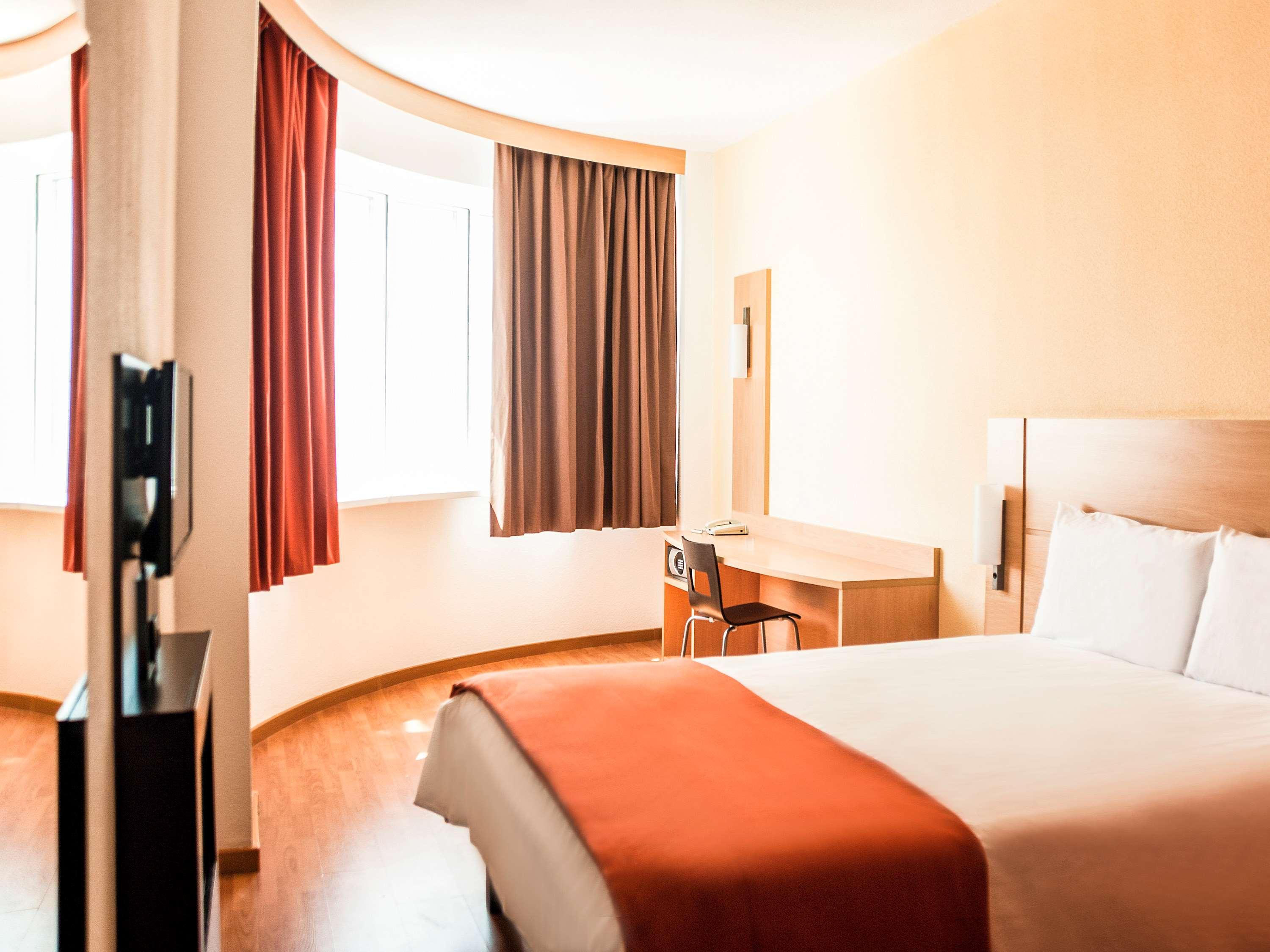 Room, Twin Beds, City View, Ibis Astana Hotel 7/10