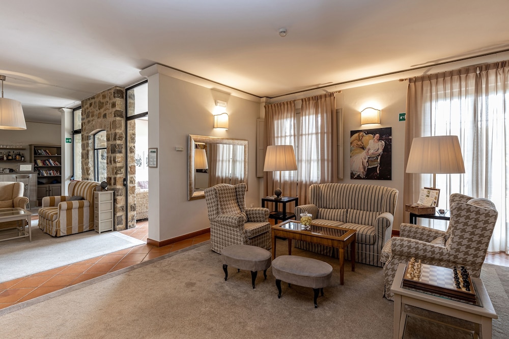Si Montalcino Hotel & Restaurant 44/68