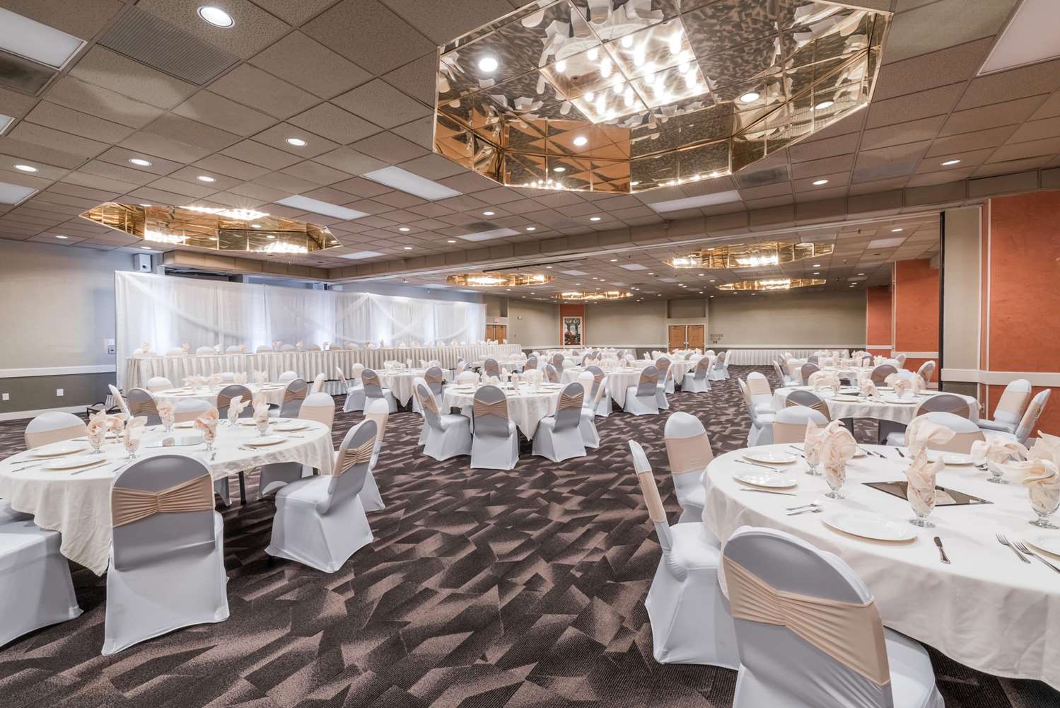 Ramada by Wyndham Fargo 12/15