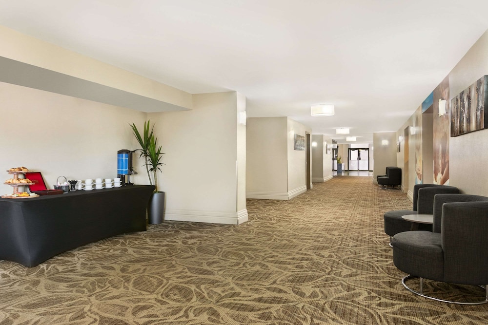 Travelodge by Wyndham Hotel & Convention Centre Quebec City 5/41