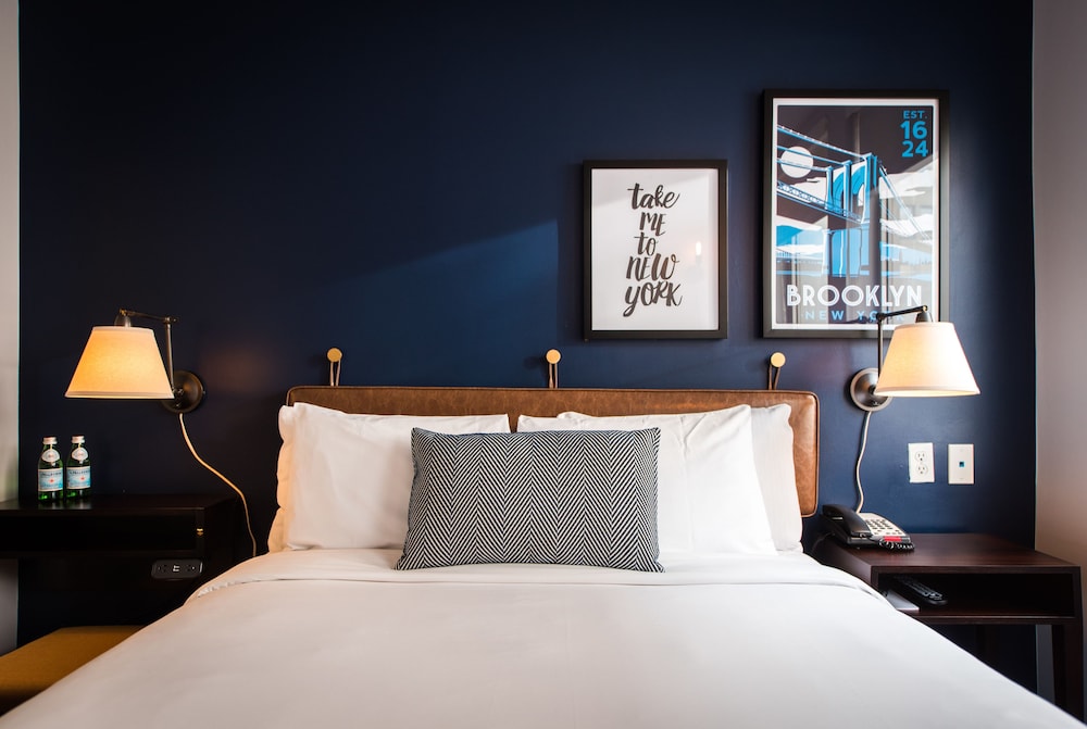 Hotel 373 34/47