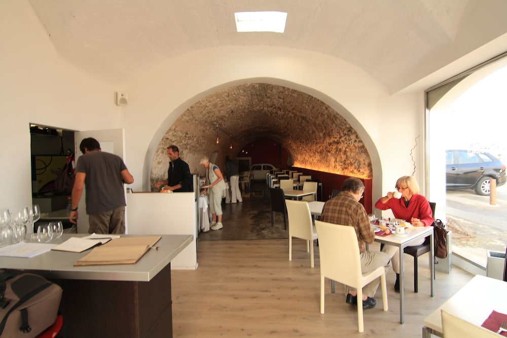 Petit Hotel Hostatgeria Sant Salvador 35/66