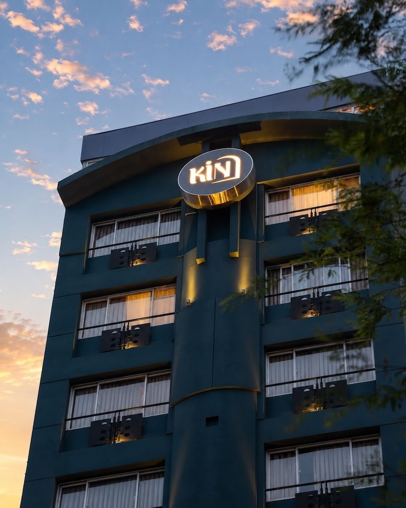 Kin Hotel Ly Tu Trong 1/49