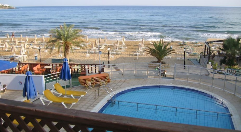 Eleni Beach 36/49