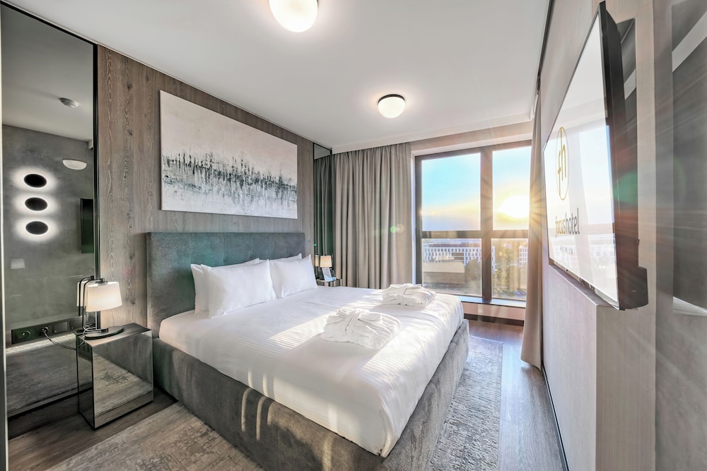 EXECUTIVE, SUITE