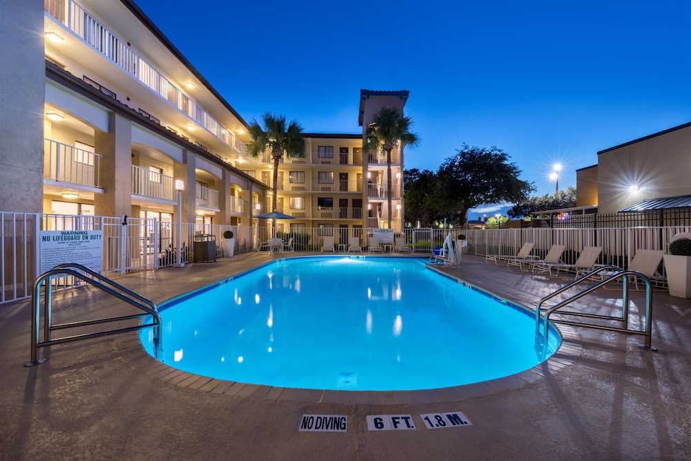 Mai Hana Hotel and Suites International Drive 51/55