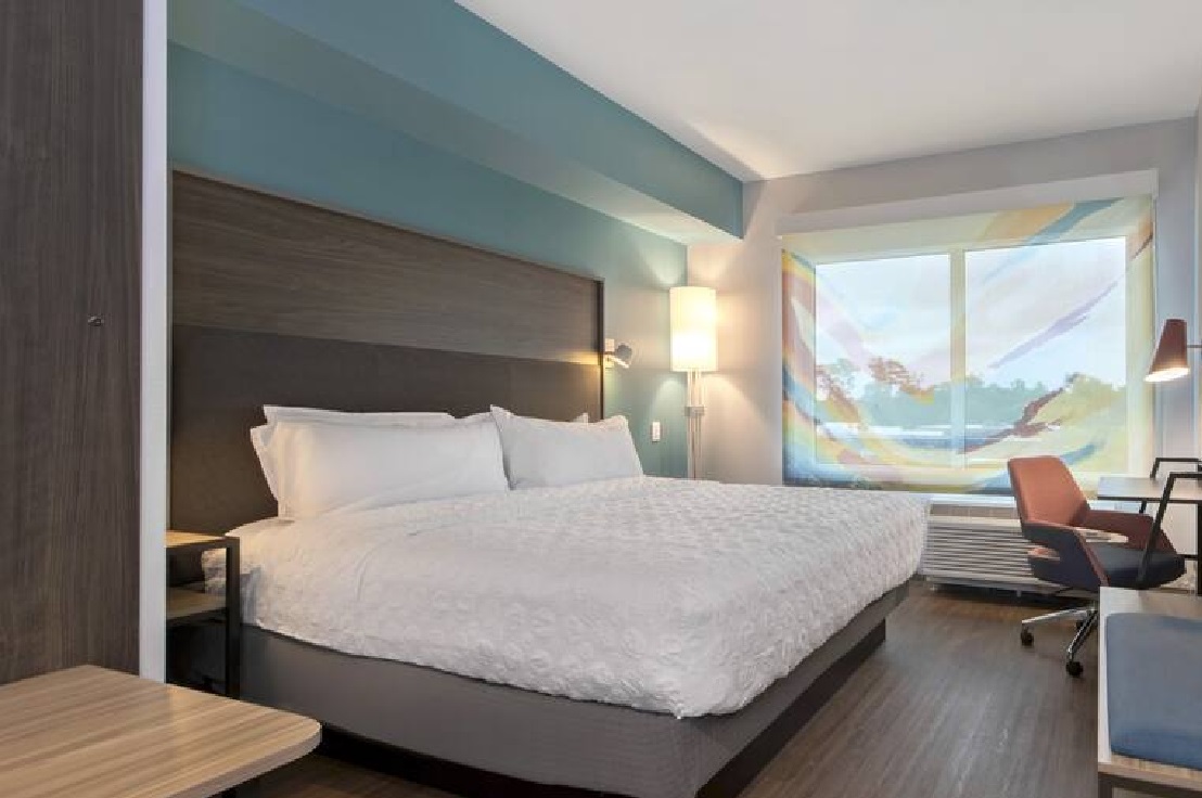 غرفة بسرير مزدوج لذوي الإعاقة، Tru by Hilton Wilmington Wrightsville Beach 2/8