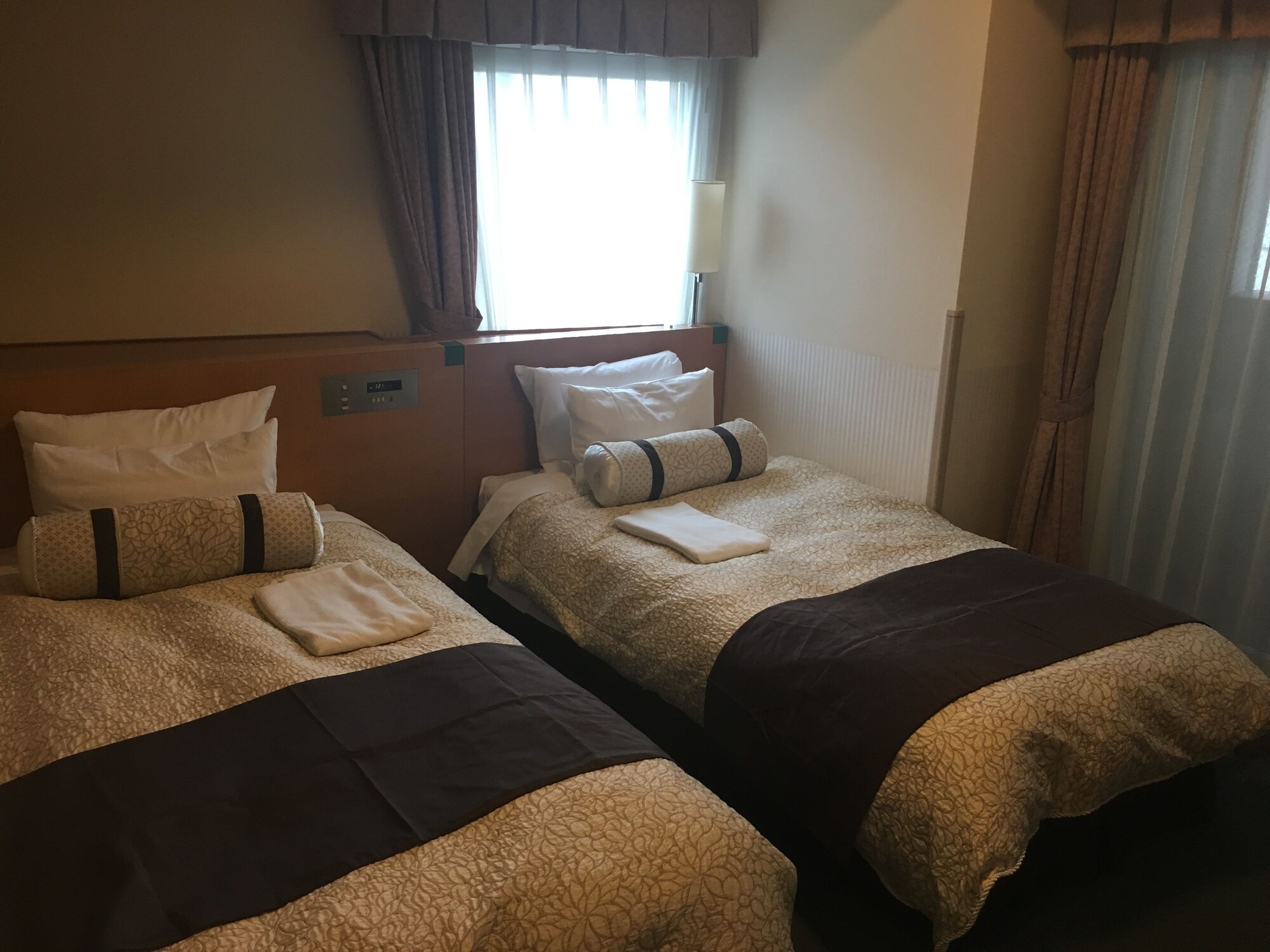 ROOM, TWIN BEDS, SMOKING