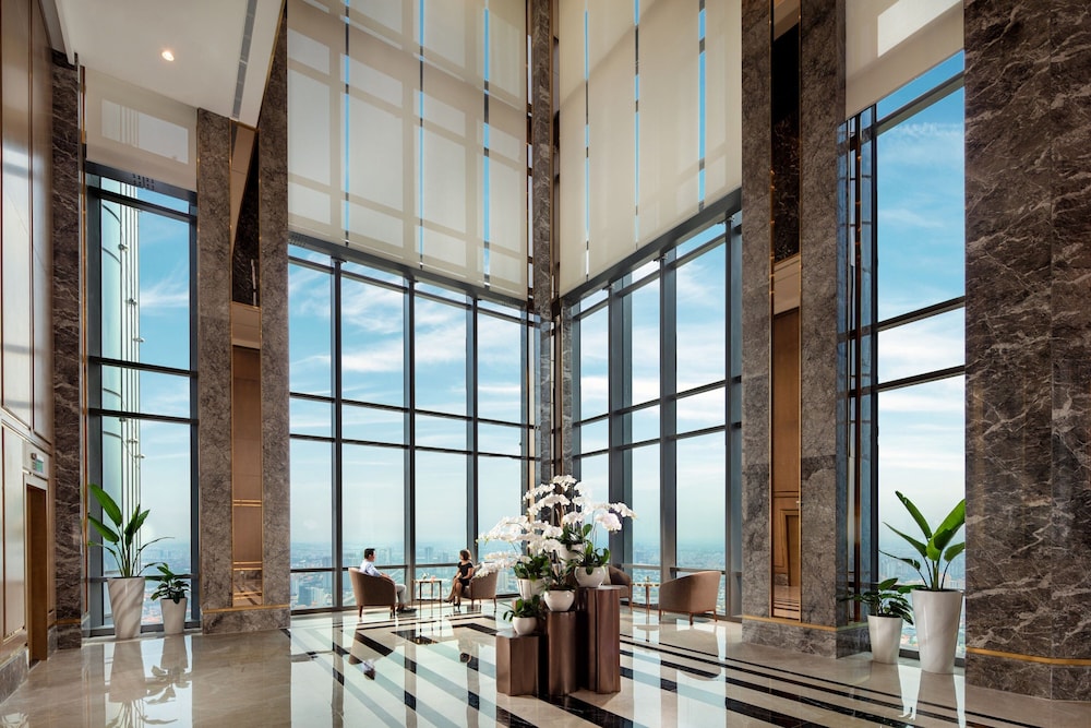 Vinpearl Landmark 81, Autograph Collection 17/32
