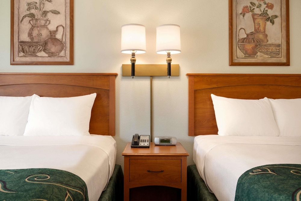 Travelodge by Wyndham Dunsmuir 16/29