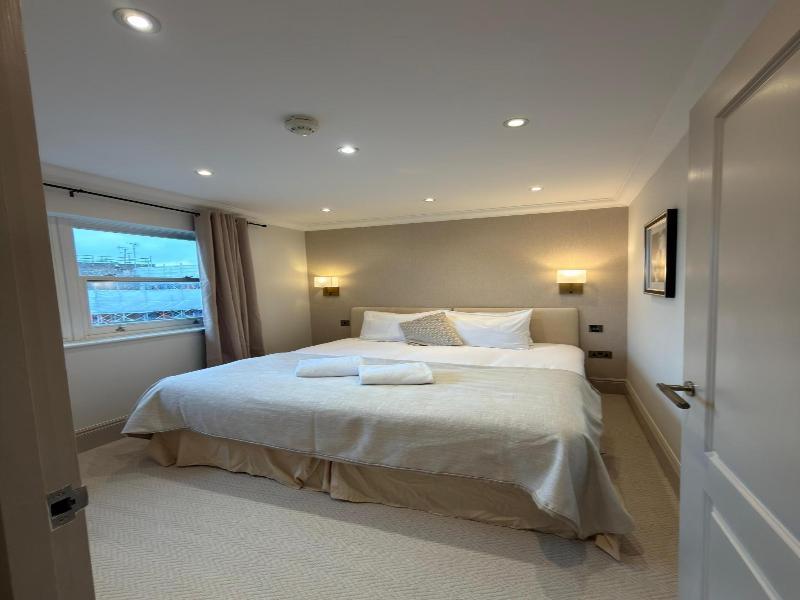 3 Bedrooms, Penthouse, Apartment, Single Bed