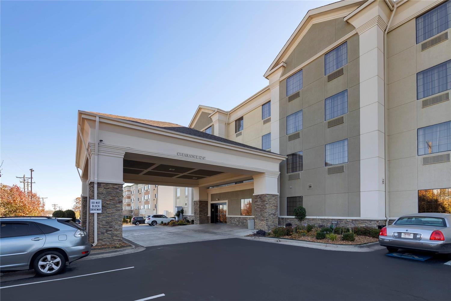 Comfort Inn & Suites North Little Rock McCain Mall 36/38