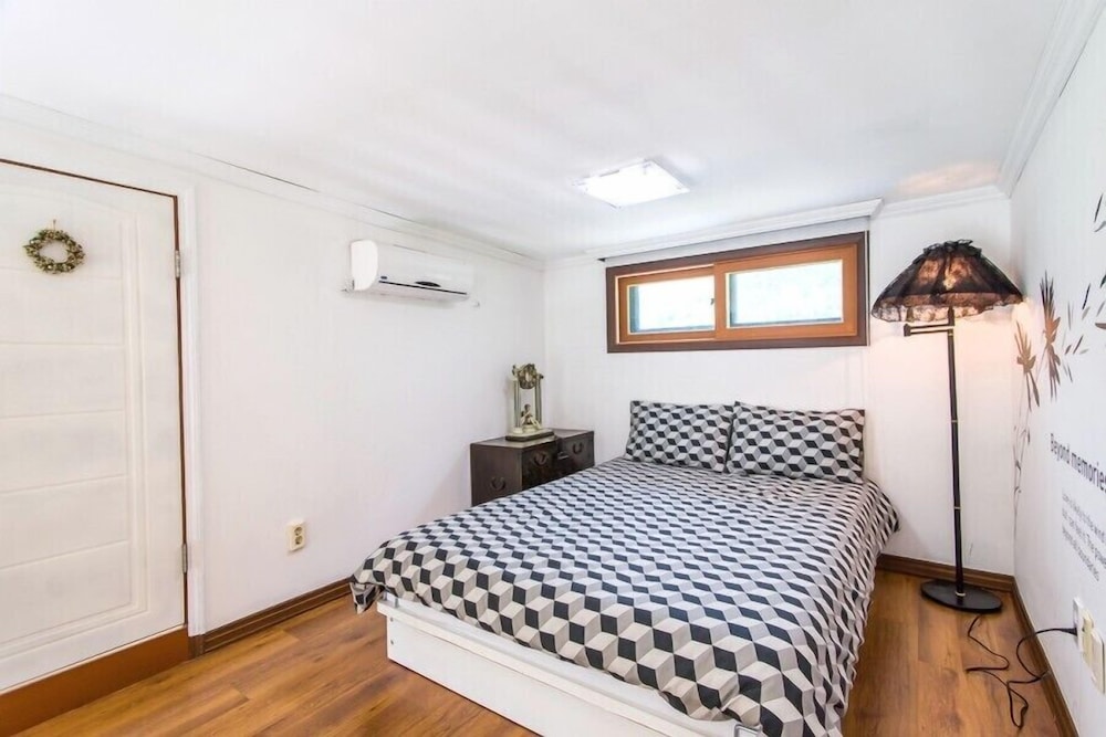 Queen Bed