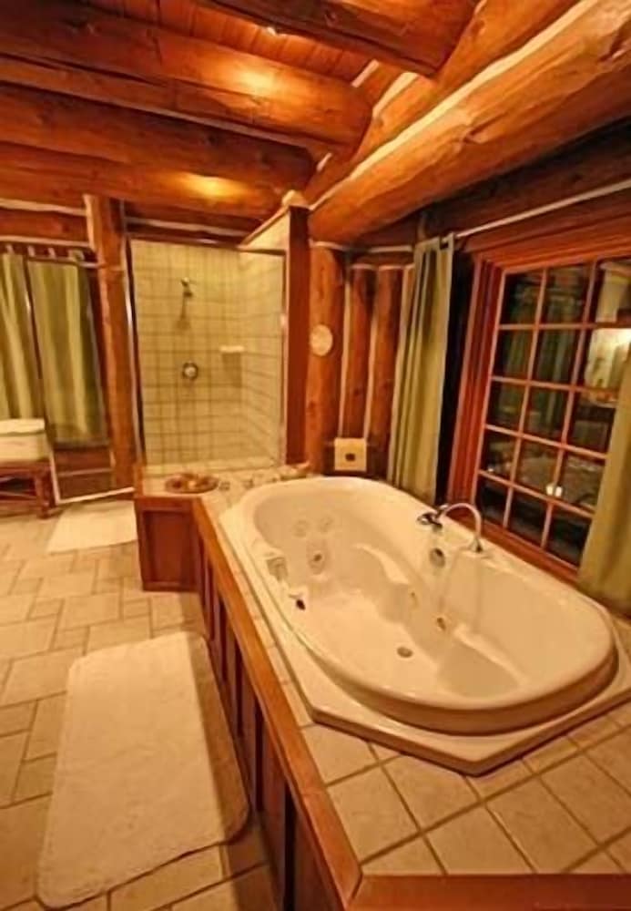 Wildberry Lodge Bed &amp; Breakfast 45/50