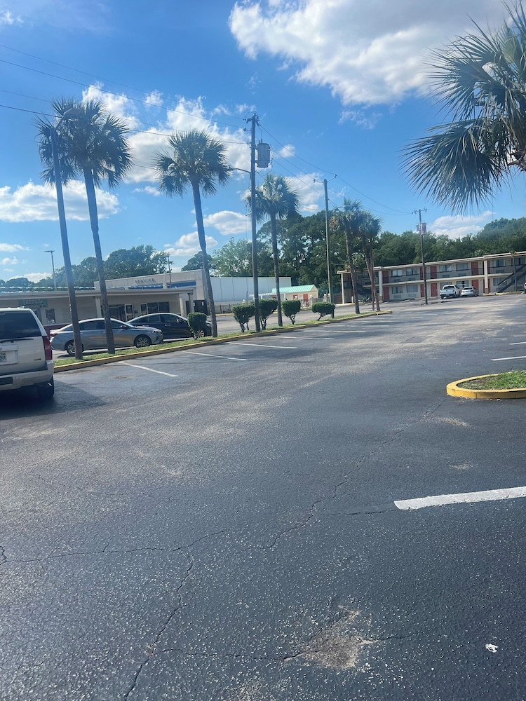 Hole Inn the Wall Hotel - Sunset Plaza - Fort Walton Beach 45/50