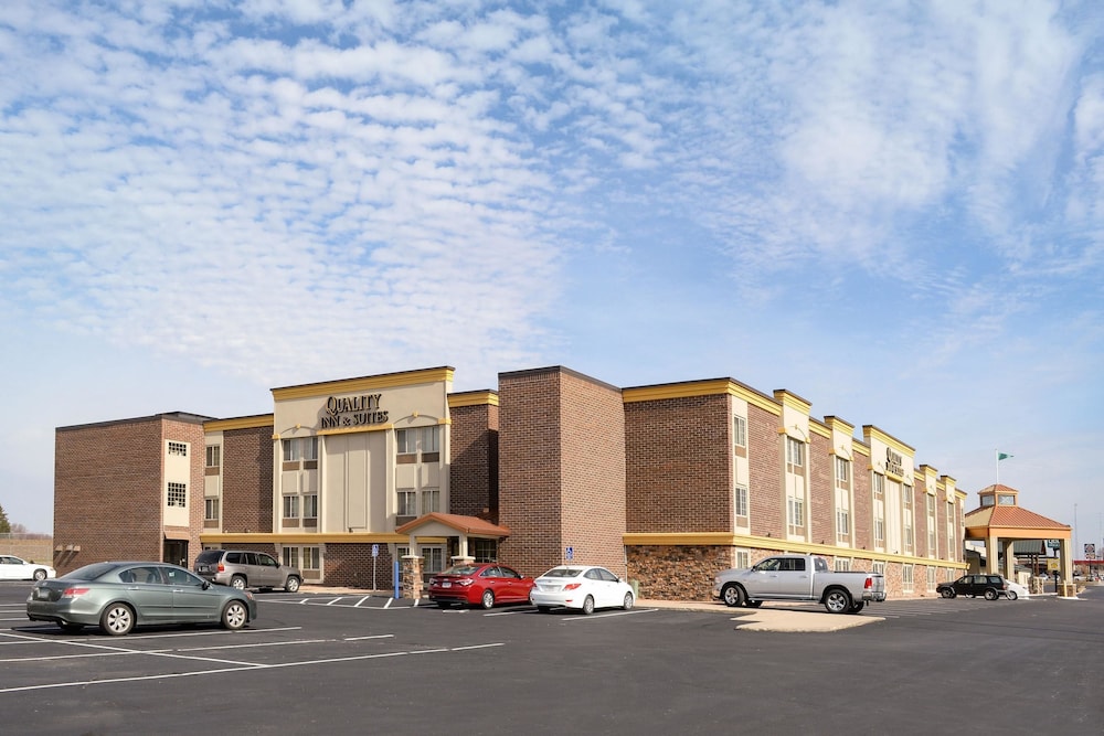 Quality Inn and Suites Ames Conference Center Near ISU Campus 1/48