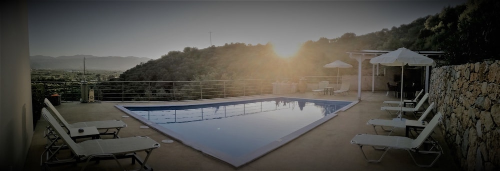 Aksos suites Accessible Accommodation 21/44