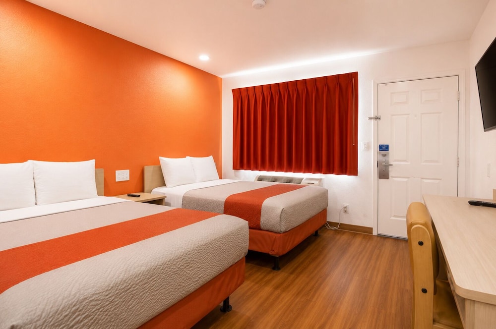 Motel6 Bakersfield, CA - Airport 33/63