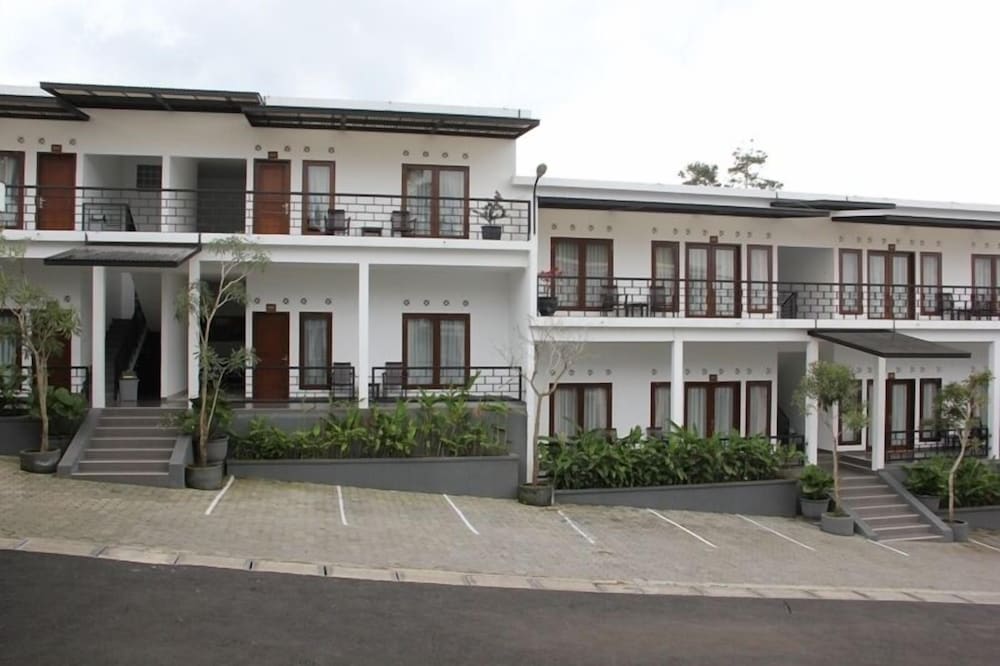 The Radiant Villa S Function Hall 1/18