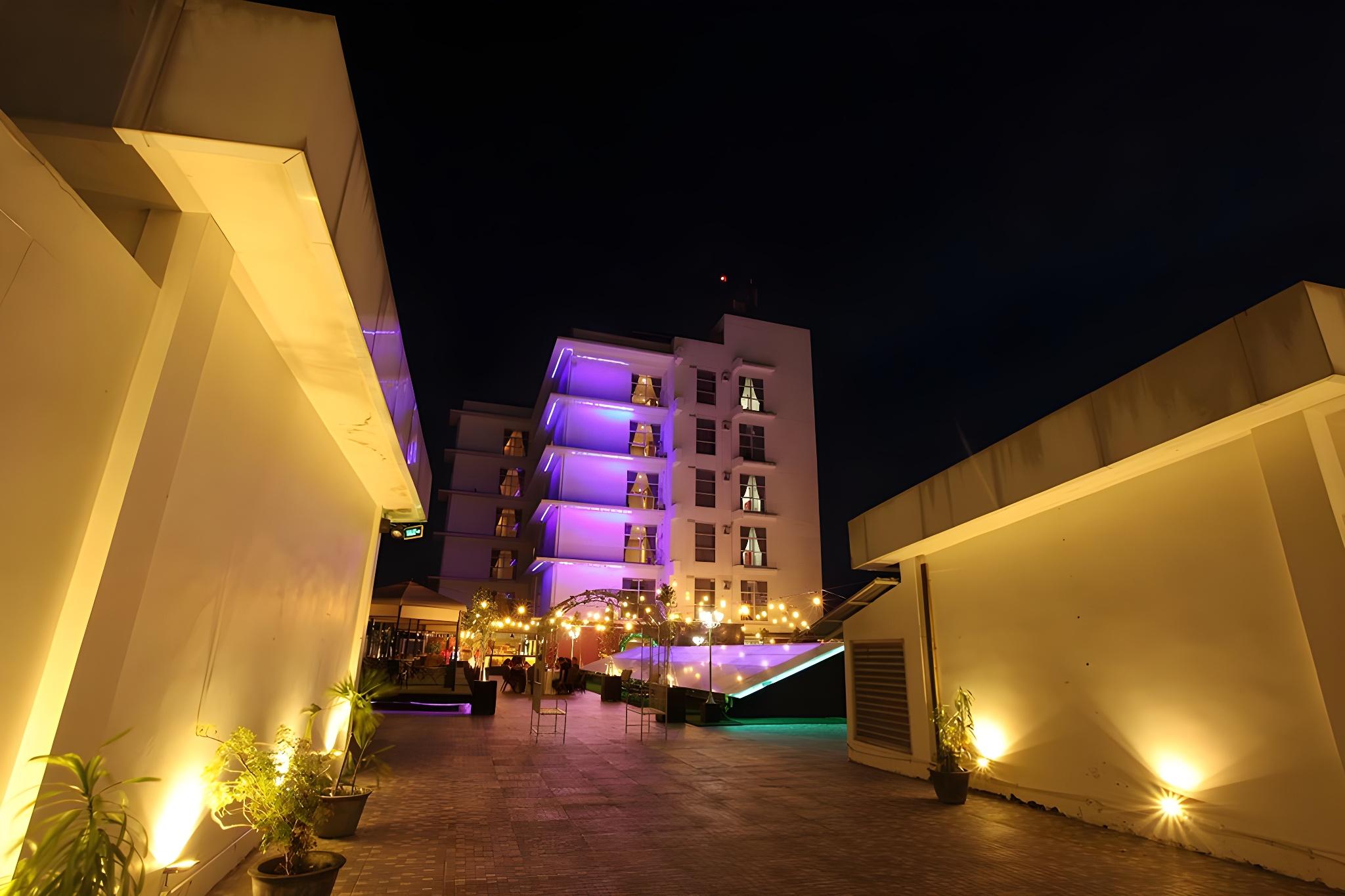 Maestro Hotel Kota Baru 5/50