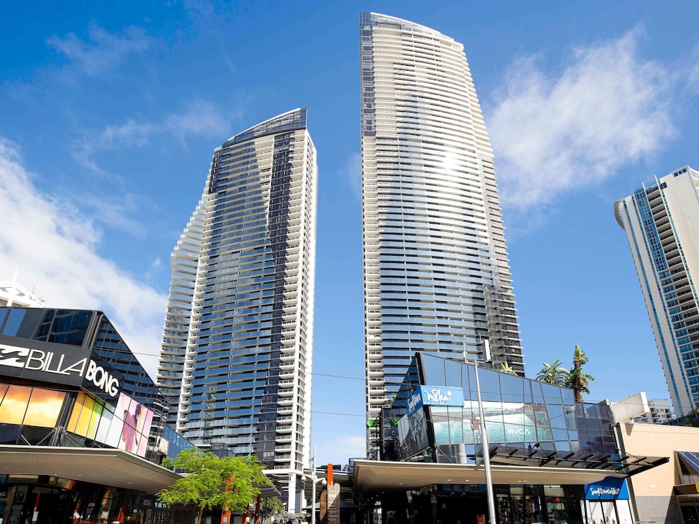 Mantra Circle on Cavill Surfers Paradise 3/50
