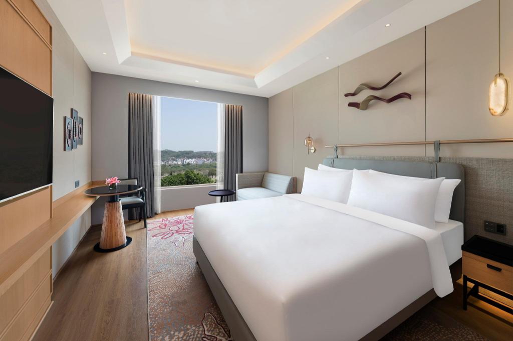 Club, Deluxe, King Bed