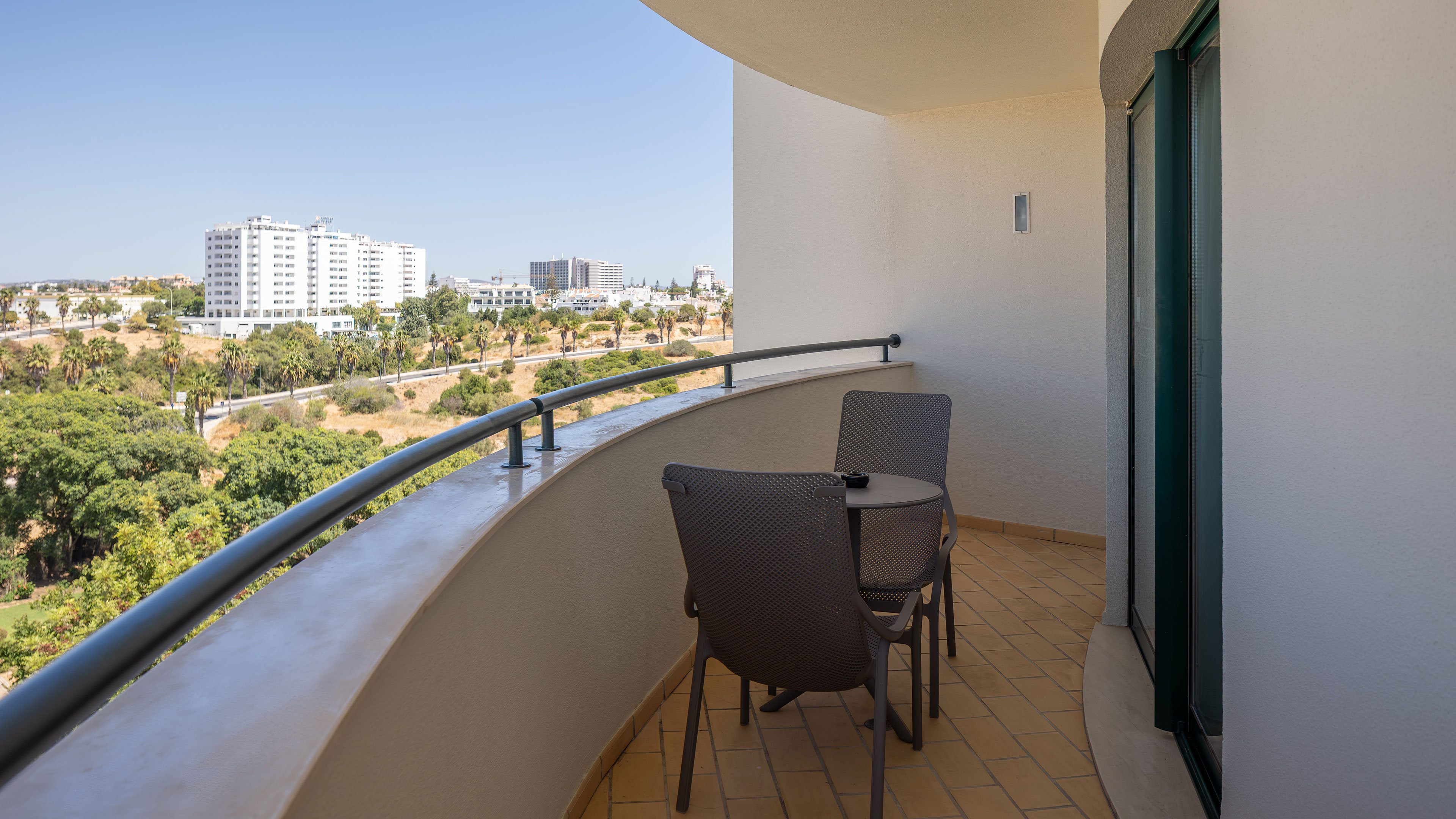 Holiday Inn Algarve Albufeira by IHG 75/79