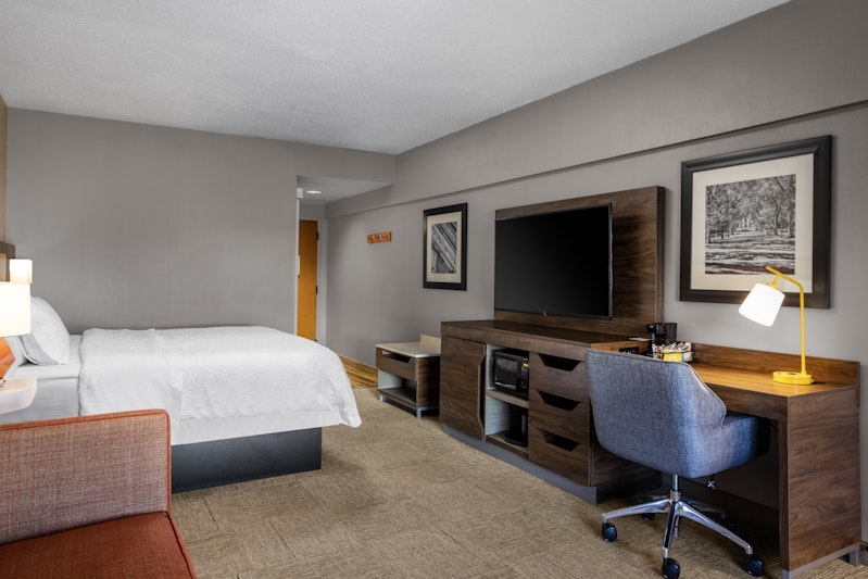 Hampton Inn & Suites State College At Williamsburg Square 1/15
