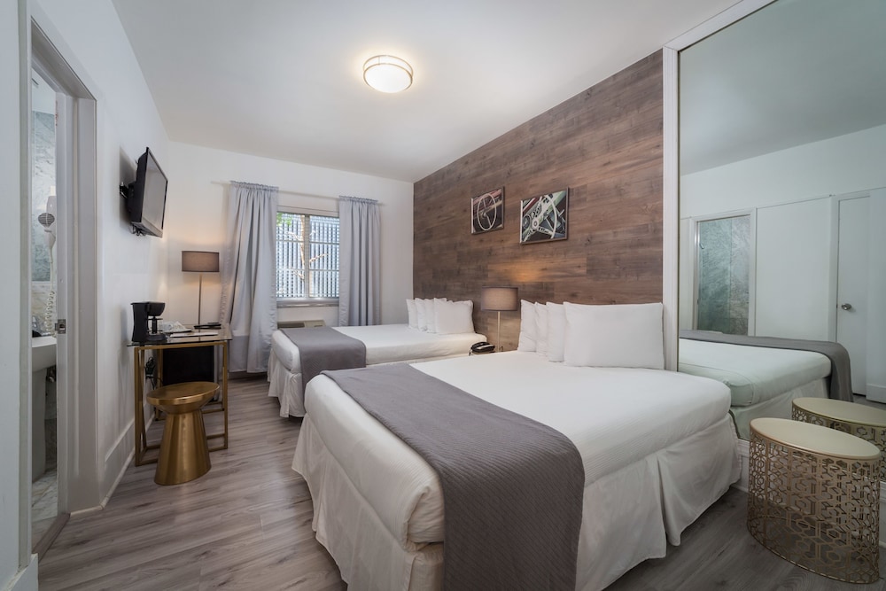 Century Hotel 28/62
