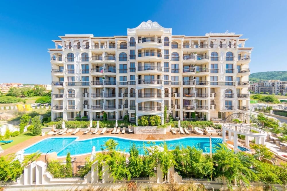 Harmony Suites 10 2/42