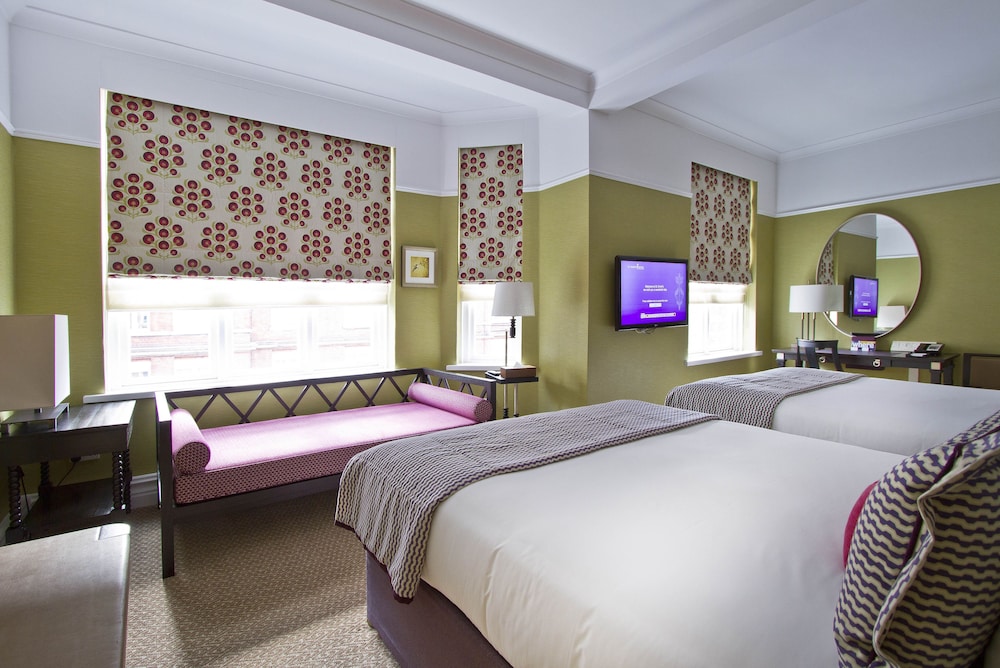 ST ERMINS HOTEL 16/41