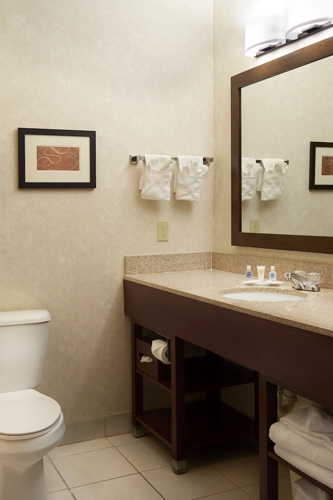 Comfort Suites Lake Geneva East 9/46