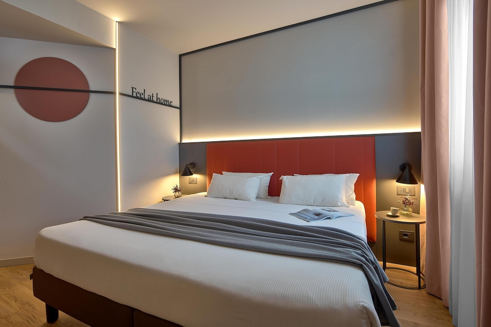 SUPERIOR, KING BED, CONVERTIBLE DOUBLE BED, BALCONY