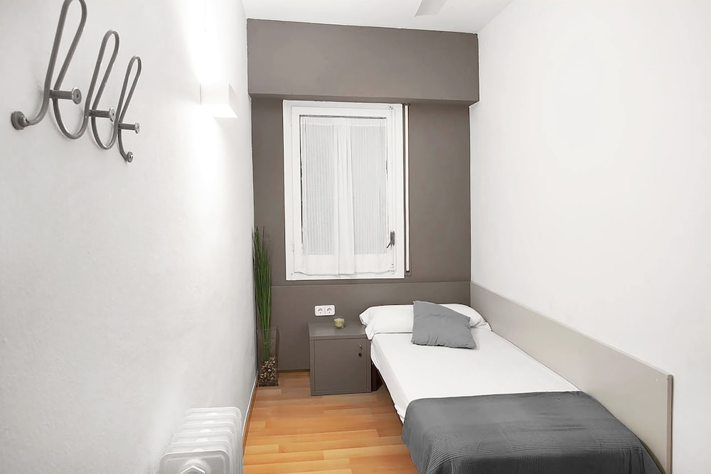Sant Jordi Hostels Sagrada Familia 16/50