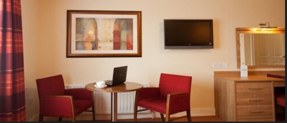 Corr's Corner Hotel 39/42