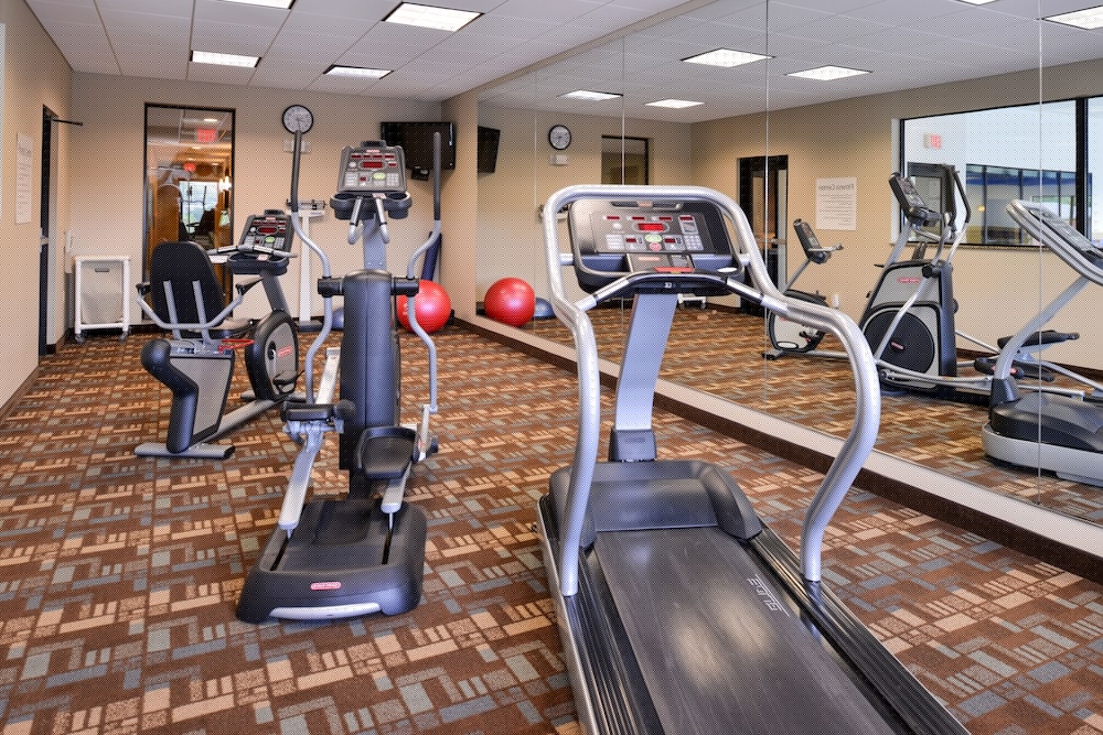 Holiday Inn Express Hotel And Suites Fairmont 40/64