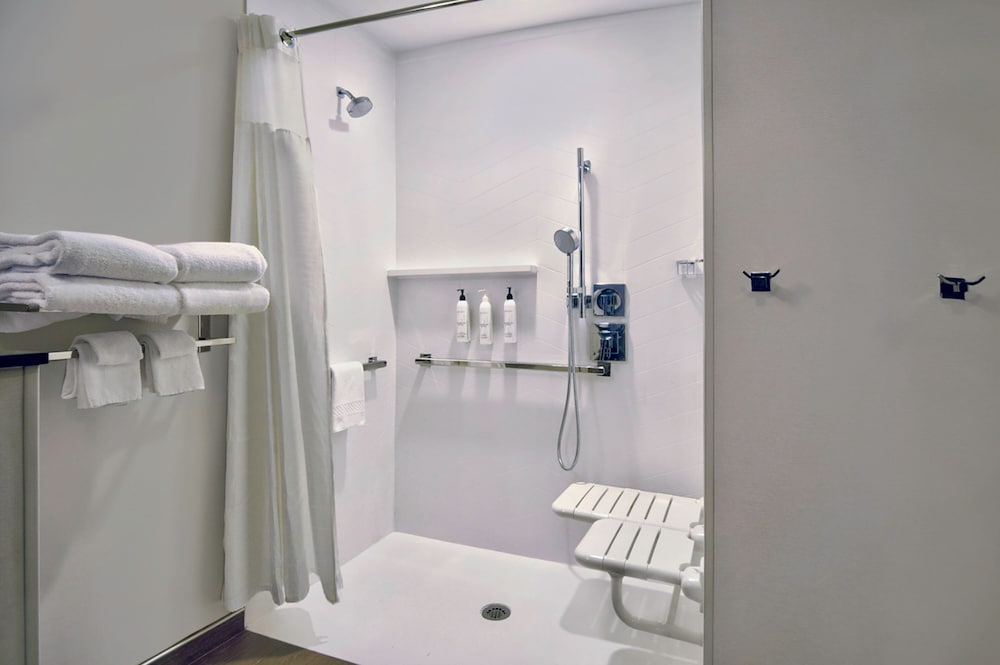 Fairfield Inn & Suites by Marriott Cincinnati North 27/29