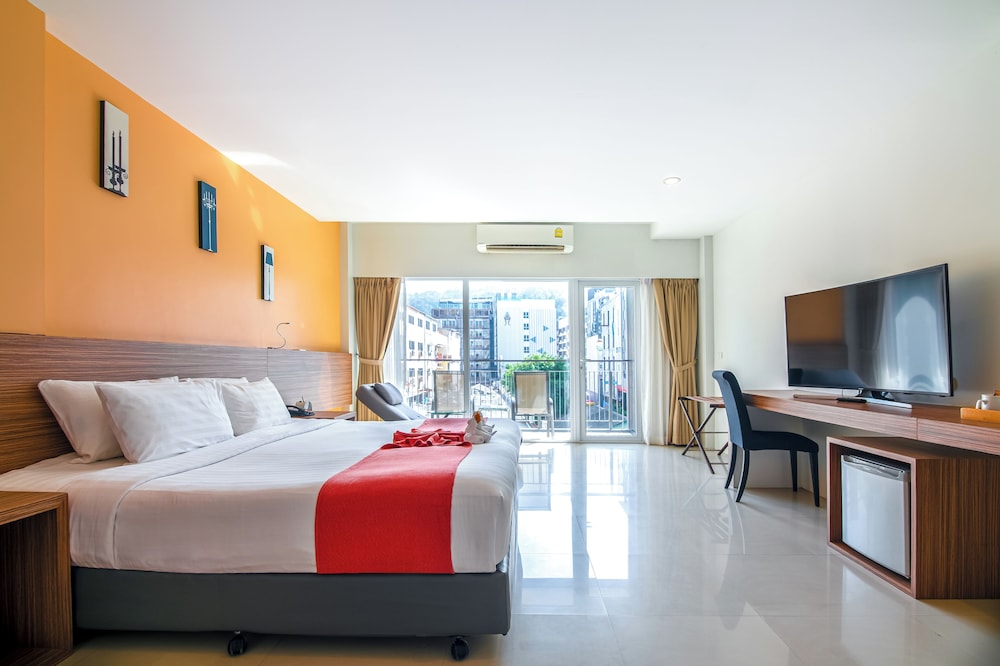 Room, King Bed, View Pent, Pool View, Balcony