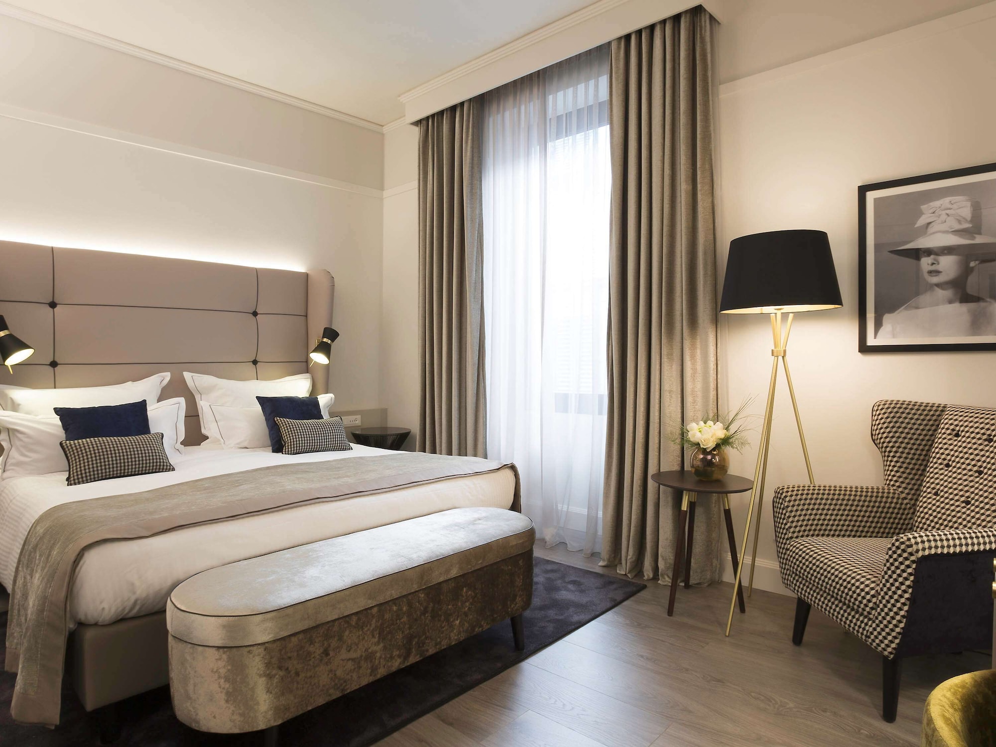 SUPERIOR, QUEEN BED