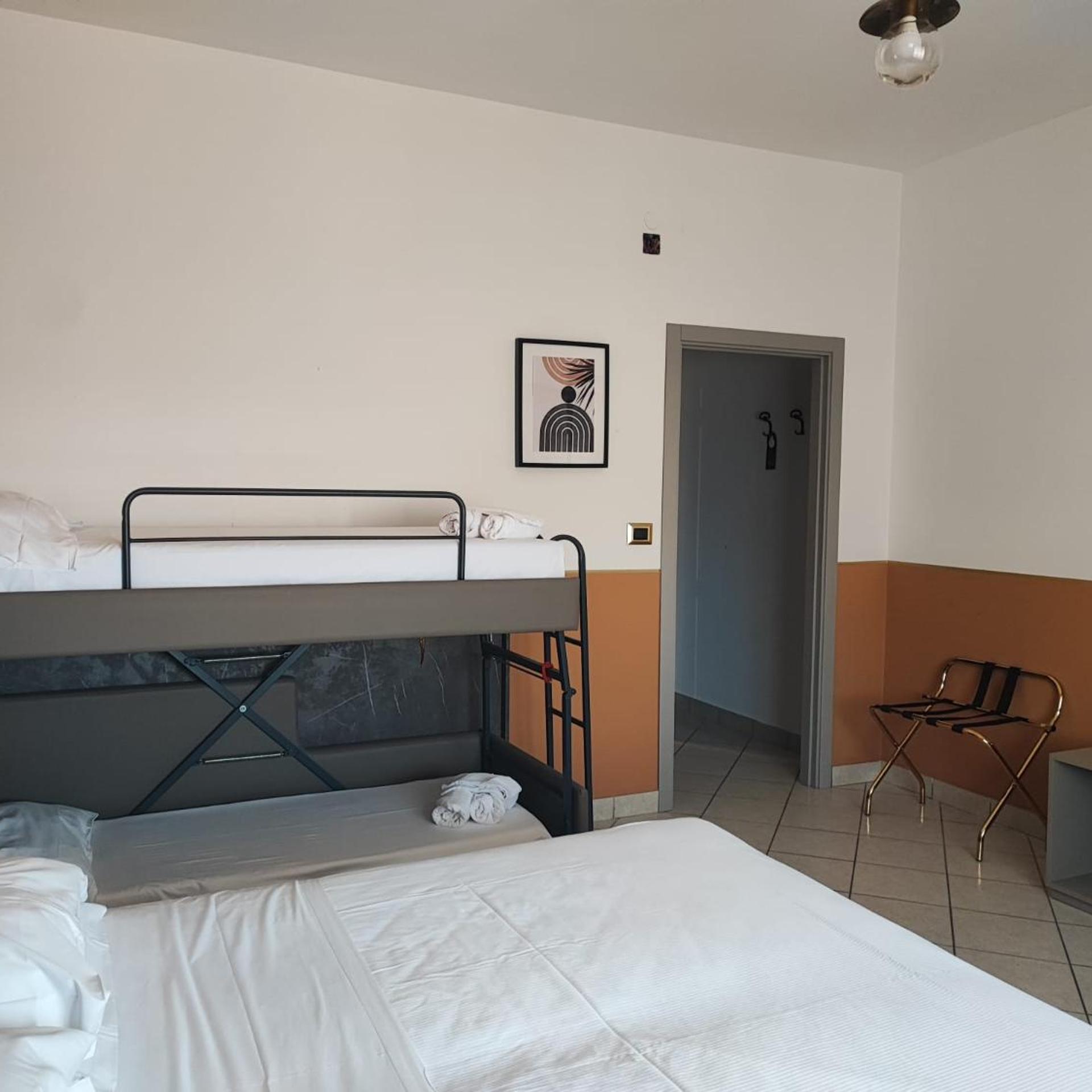 Room, Quadruple