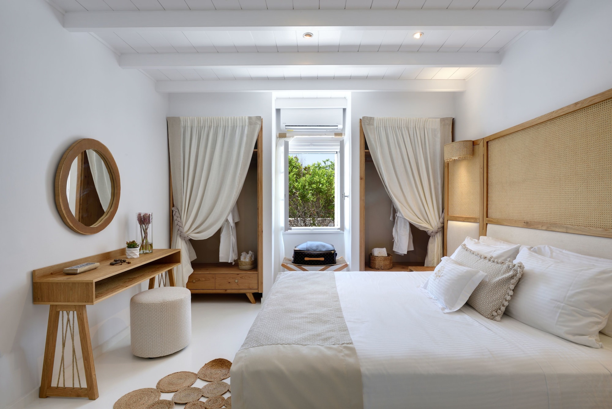6 BEDROOMS, VILLA, BEACH FRONT, PRIVATE POOL