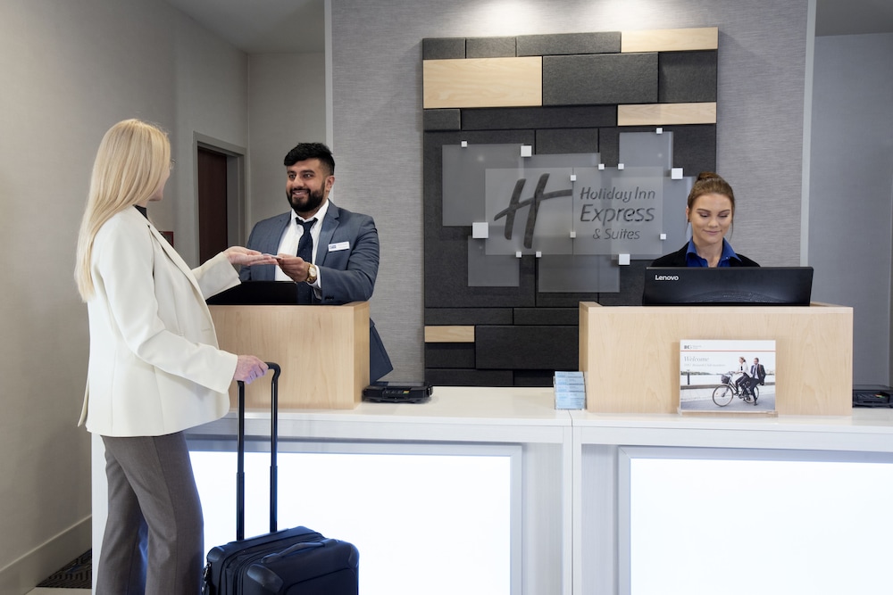 Holiday Inn Express Hotel and Suites Chester-Monroe-Goshen 10/72