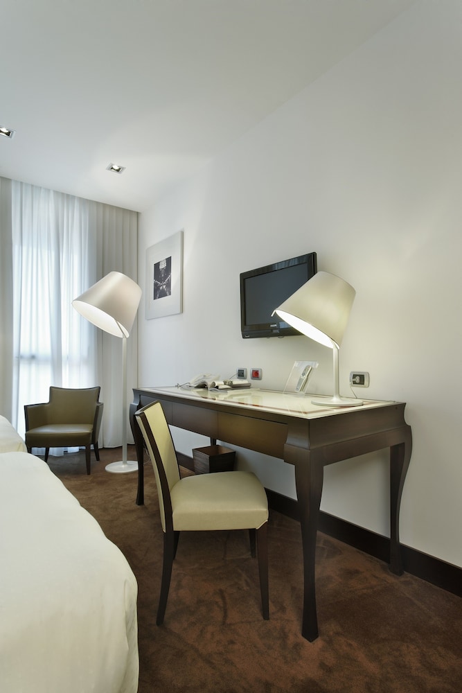 Unahotels Cusani Milan 23/69
