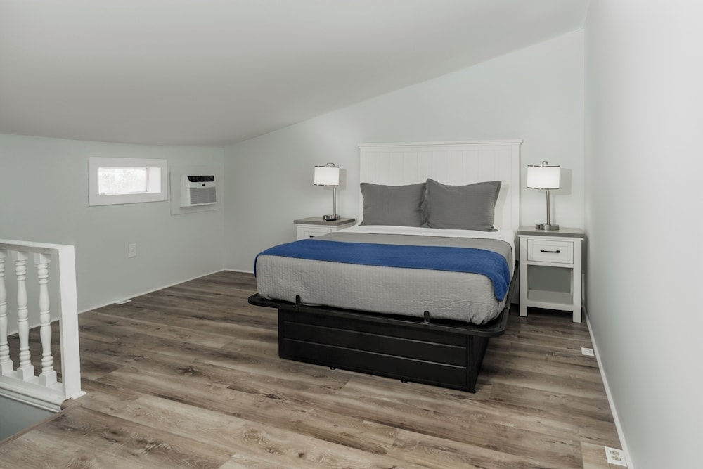 Duplex, Apartment, Queen Bed, Side Ocean View, Kitchen, Beach Building