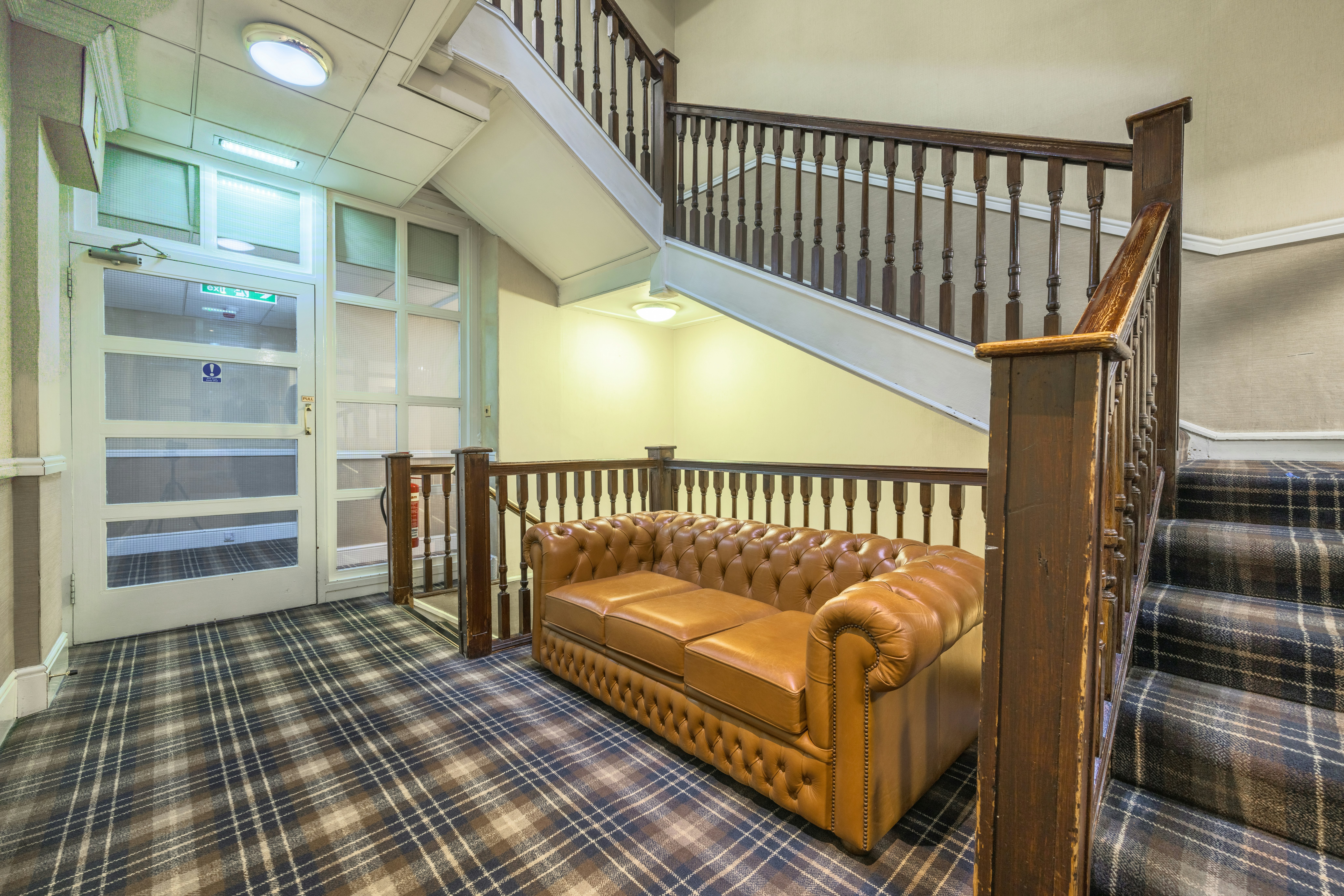 Old Waverley Hotel 38/47