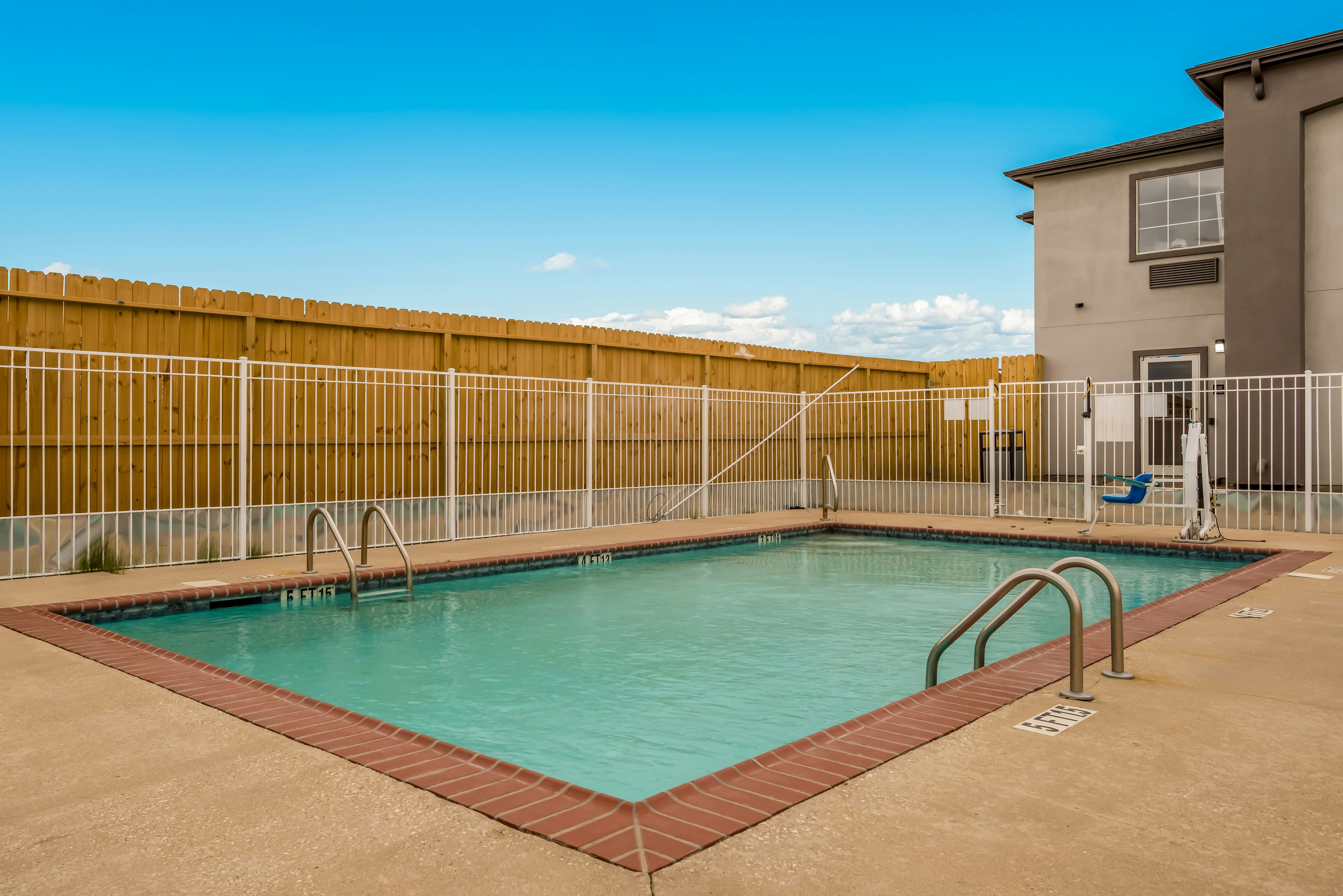 Red Roof Inn & Suites Lake Charles 33/43