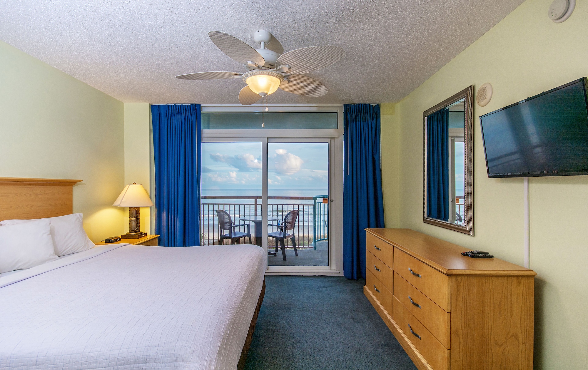 3 BEDROOMS, CONDO, OCEAN FRONT