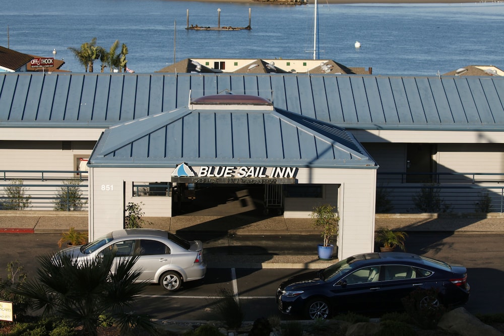 BLUE SAIL INN 19/39
